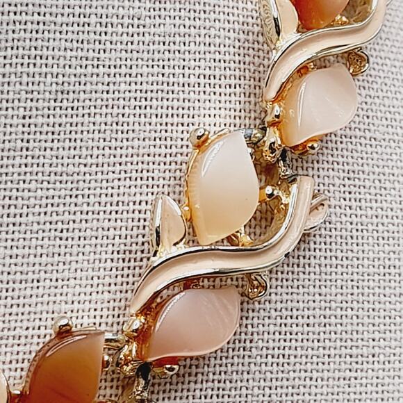 Vintage Moonglow Leaf Choker Necklace Beige Tan Gold Tone 16” Adjustable - Picture 4 of 9